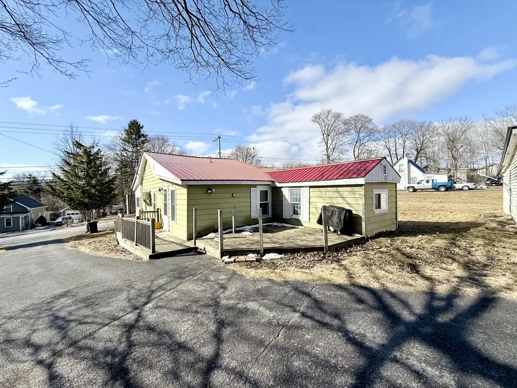104 Wallace Hill Rd