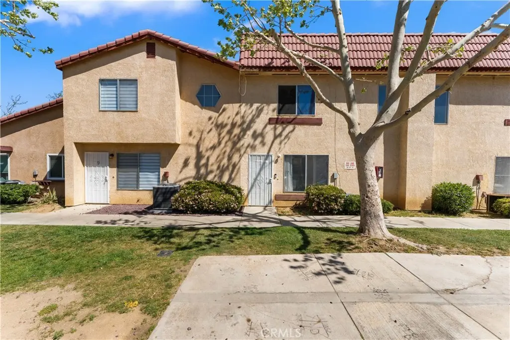 1750 E Avenue Q14