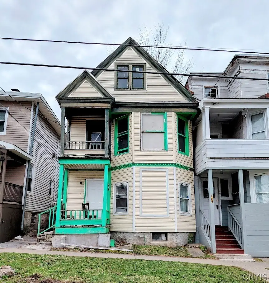 603 William St