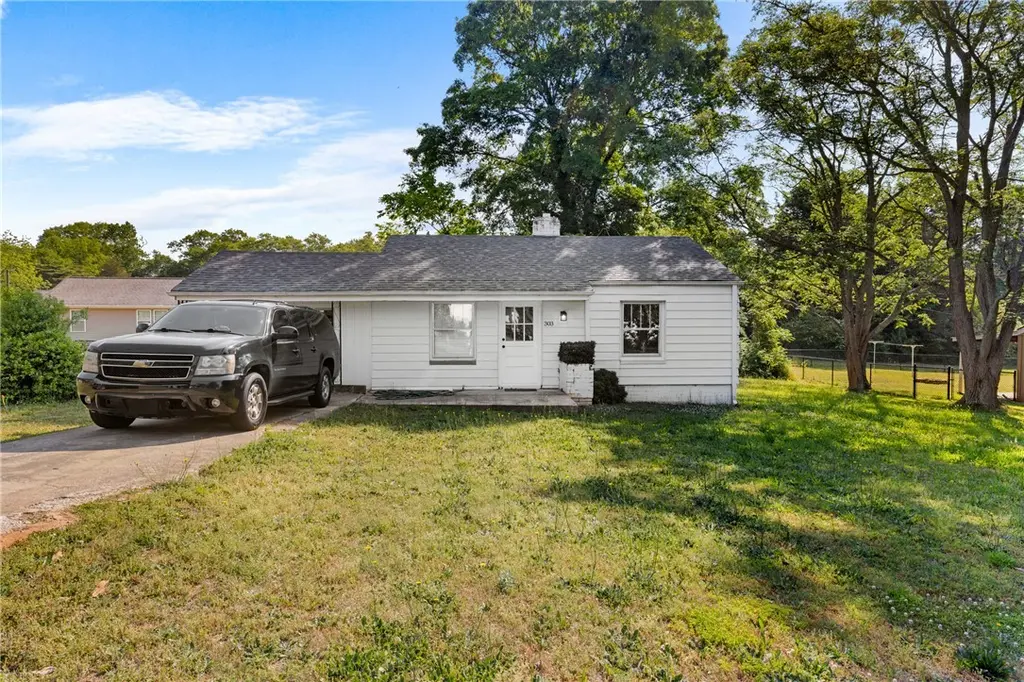 303 S Elm St