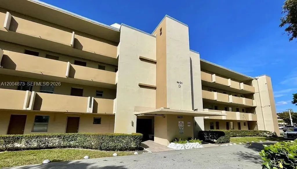 1401 NE 191st St Unit D201