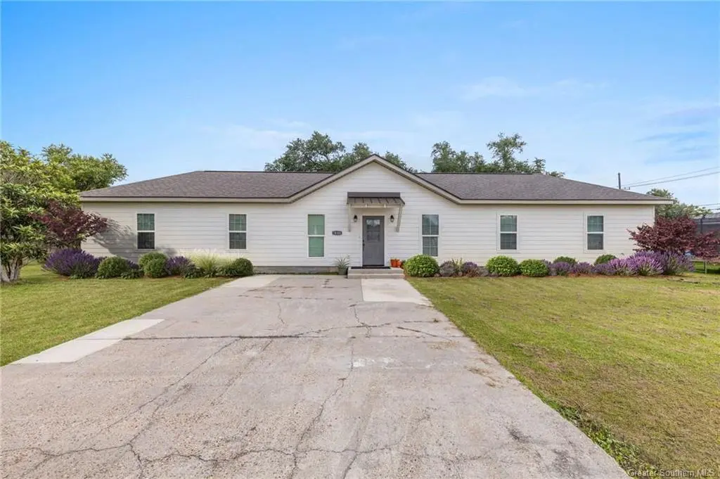 3636 Lawrence Ln