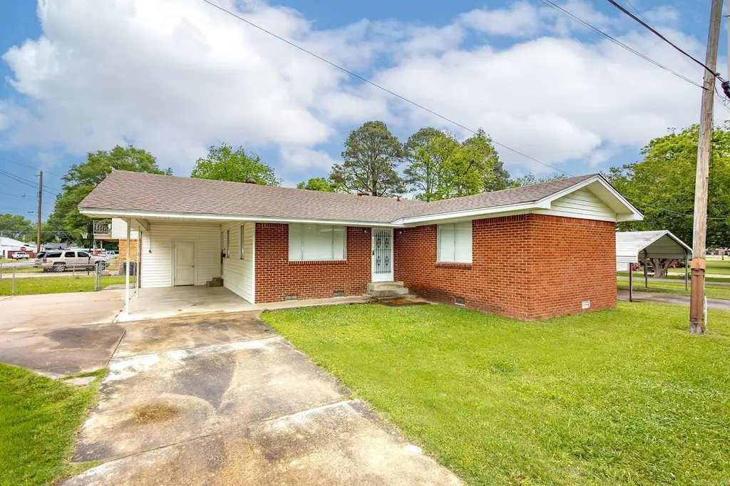 1001 E Homan