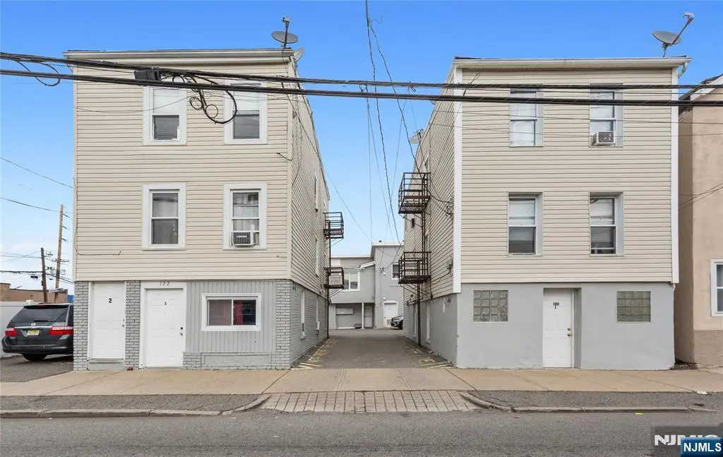 120-122 Lodi St