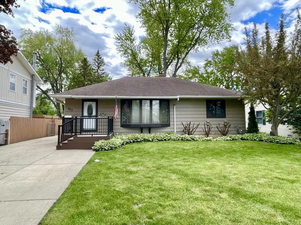 253 Heather Ave