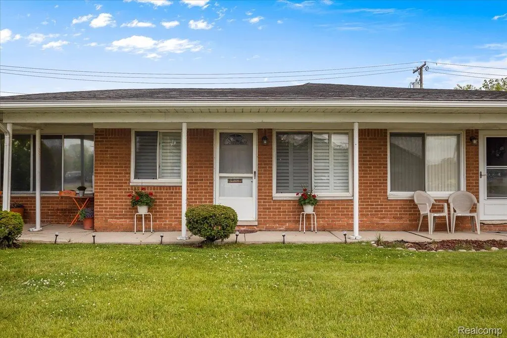 22444 Kelly Rd #11