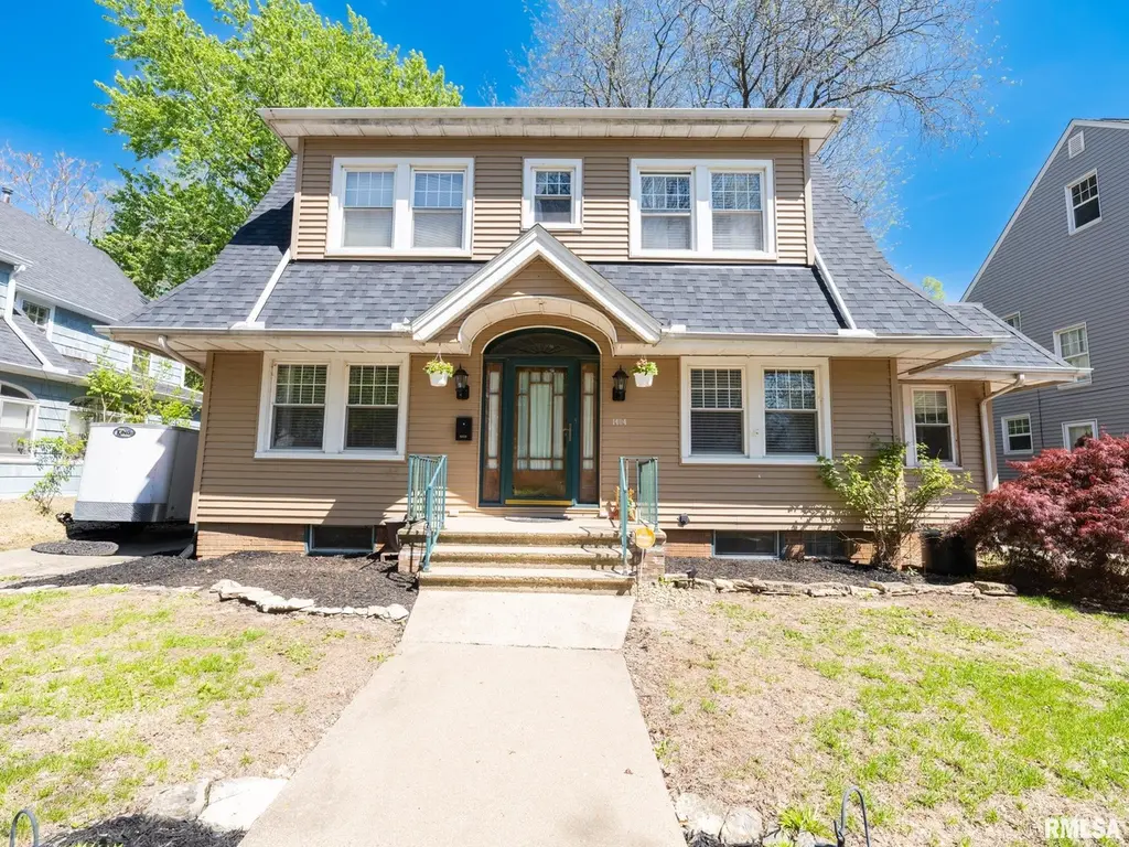 1404 N Amber Pl