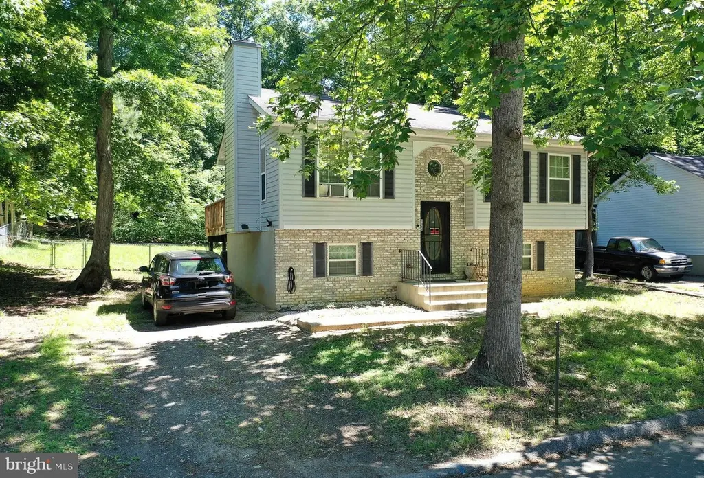1084 Rimrock Rd