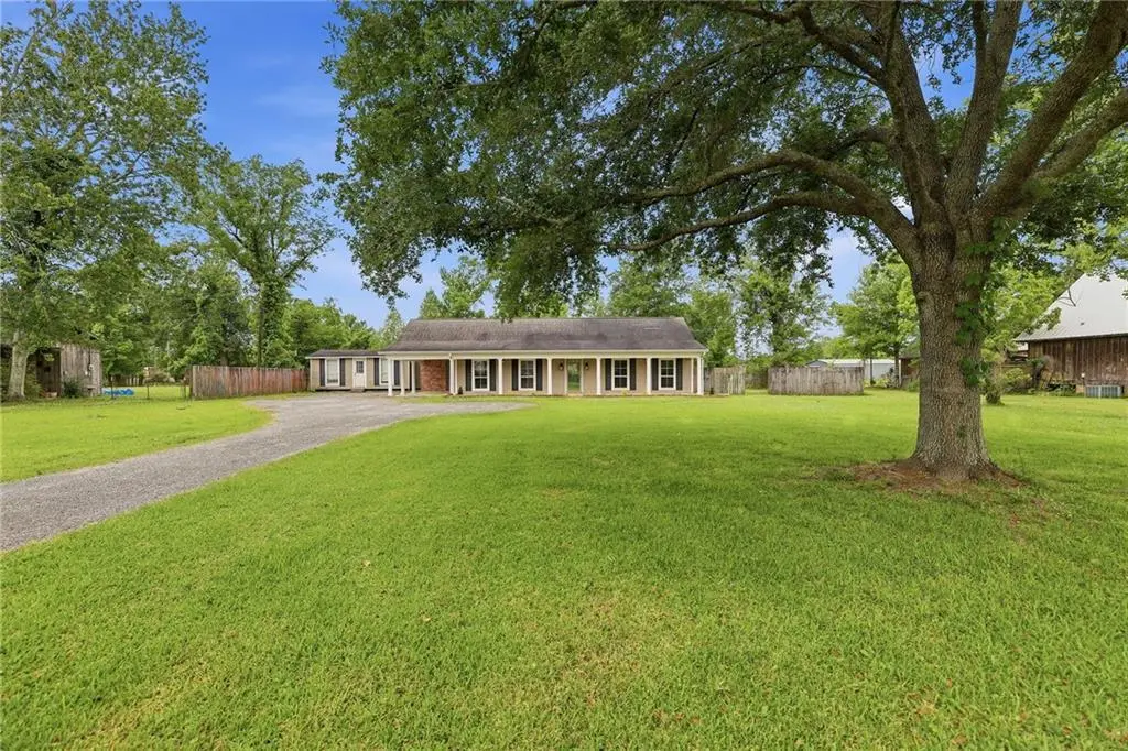 18499 Magnolia Est