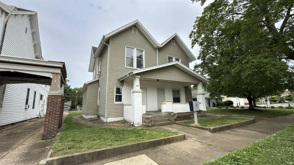 21 E Chandler Ave