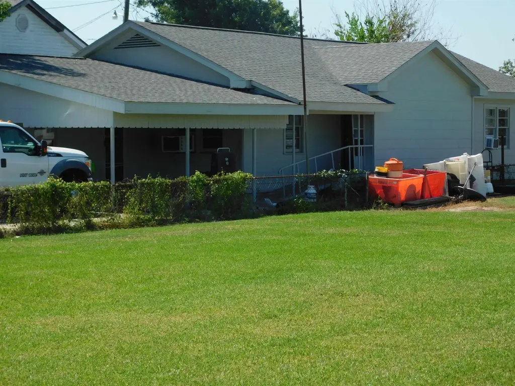 1903 North Bayou Dr