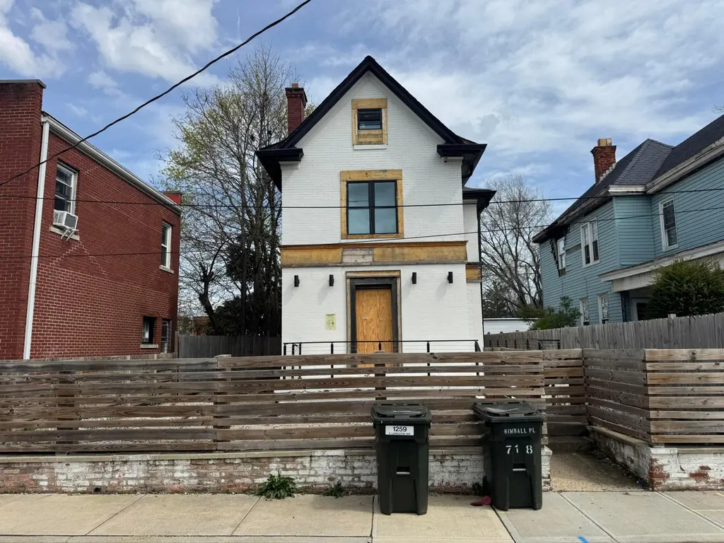 856 Ellsworth Ave