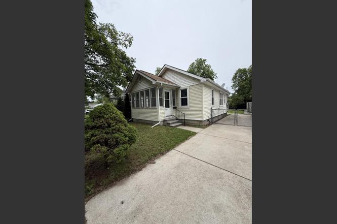 68 W Maxlow Ave