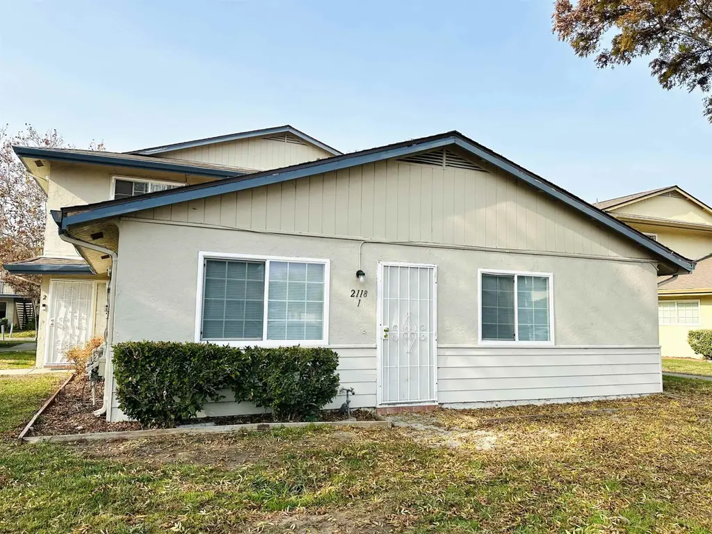 2118 Peppertree Way #1