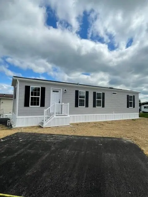 46 Center Ct