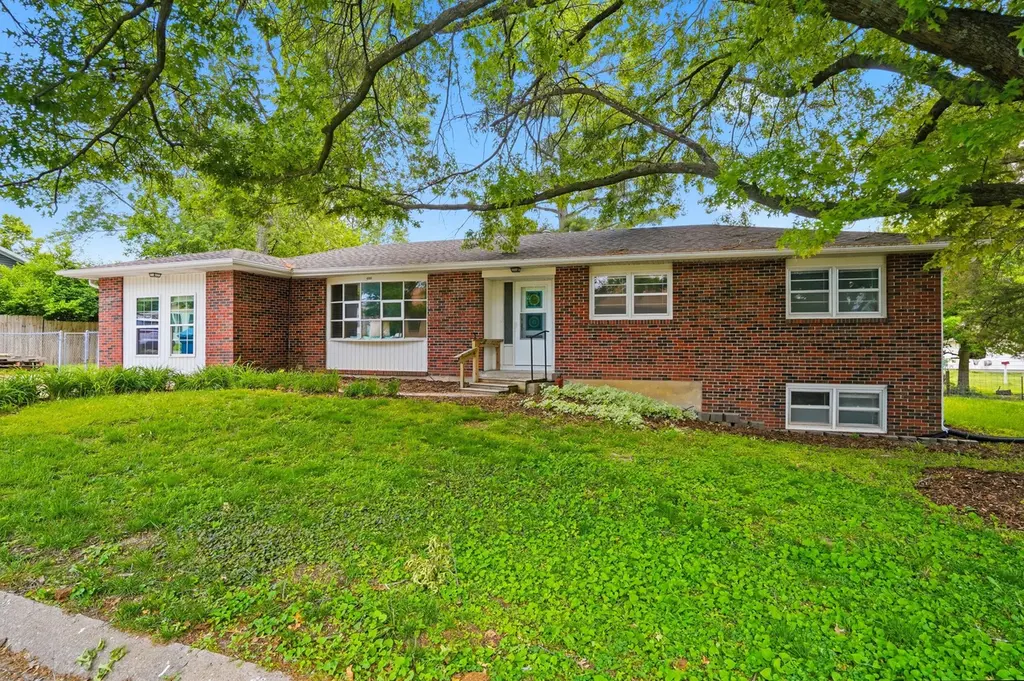 408 Meadow Ln