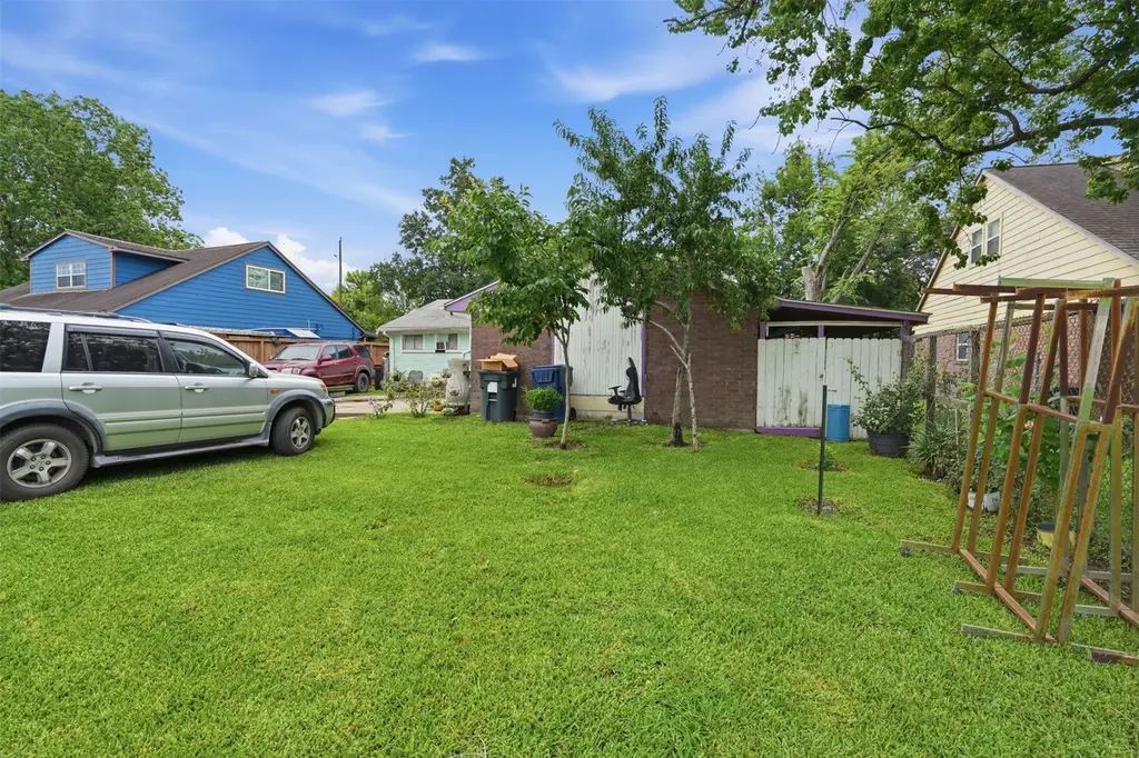 17014 Woodburn Dr