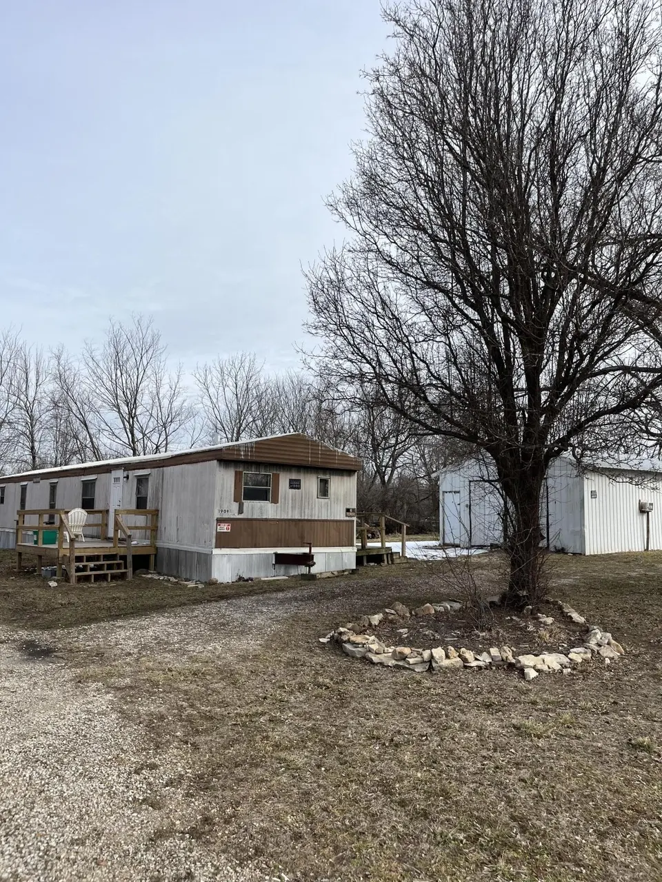 1909 E 505th Rd