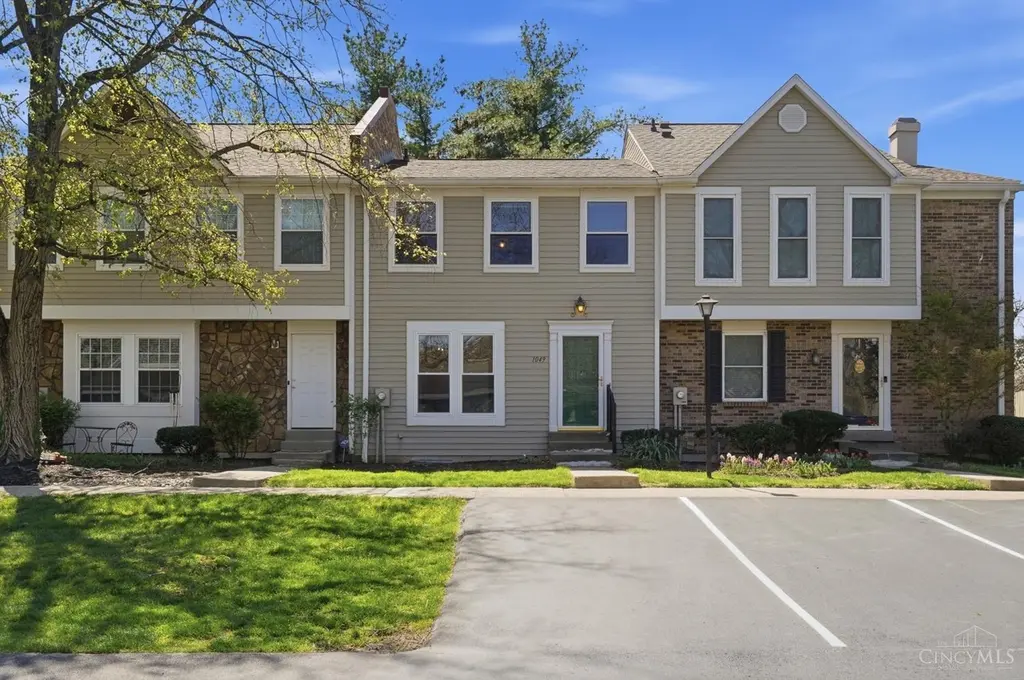 1049 Stratford Ct