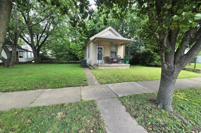 985 Kahn Ave