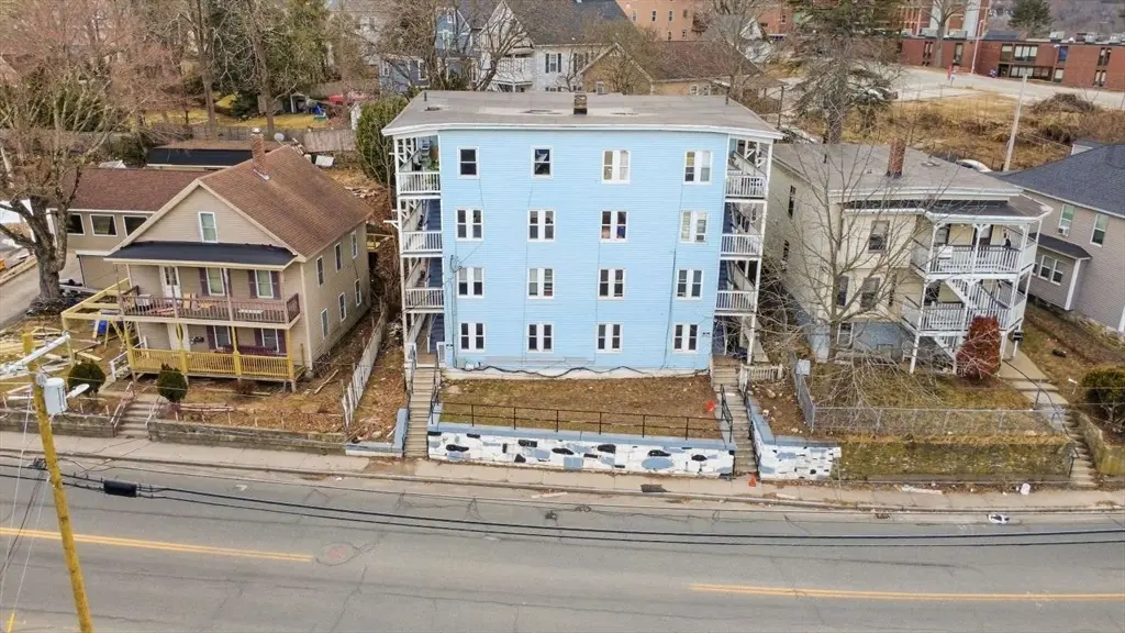 573 Main St
