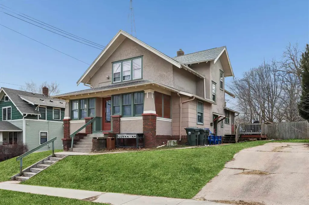 727 N Dodge St