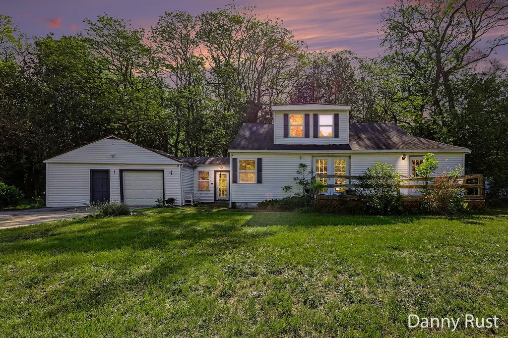 1430 Delz Dr
