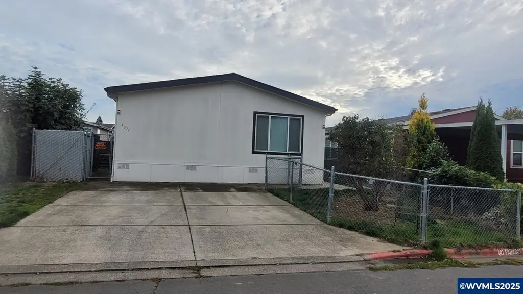 4875 Wyoming Cir NE #33