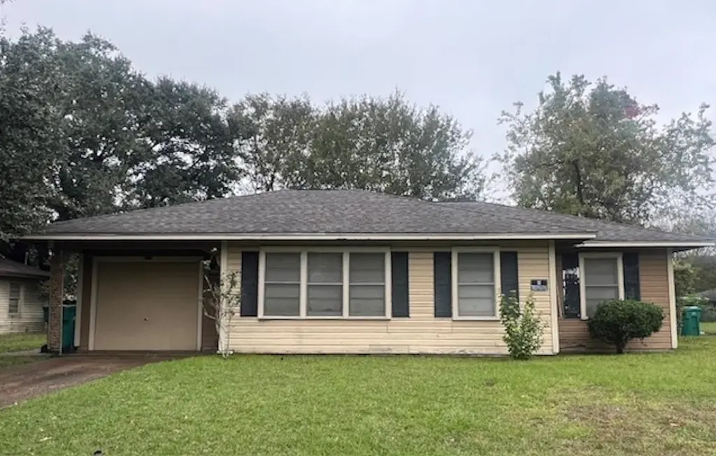 512 Azalea Ave