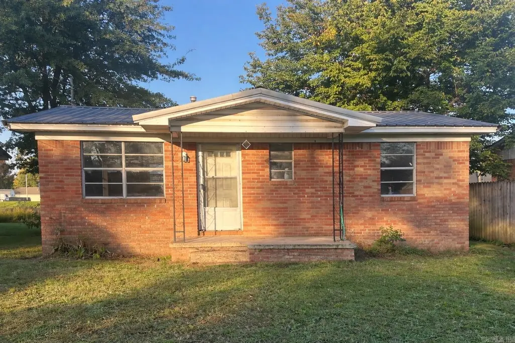 315 Roy Benton Dr