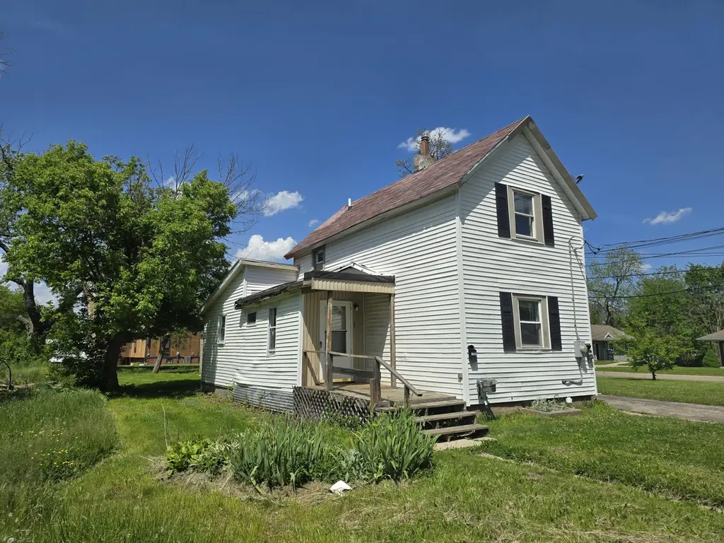 323 Ferry Ave
