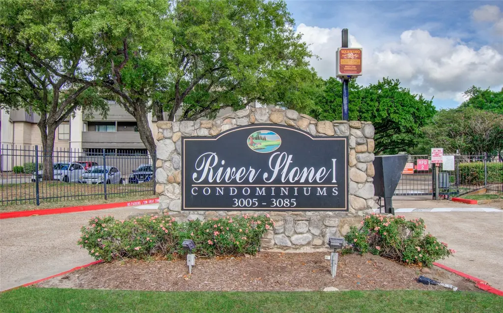 3015 Walnut Bend Ln #24