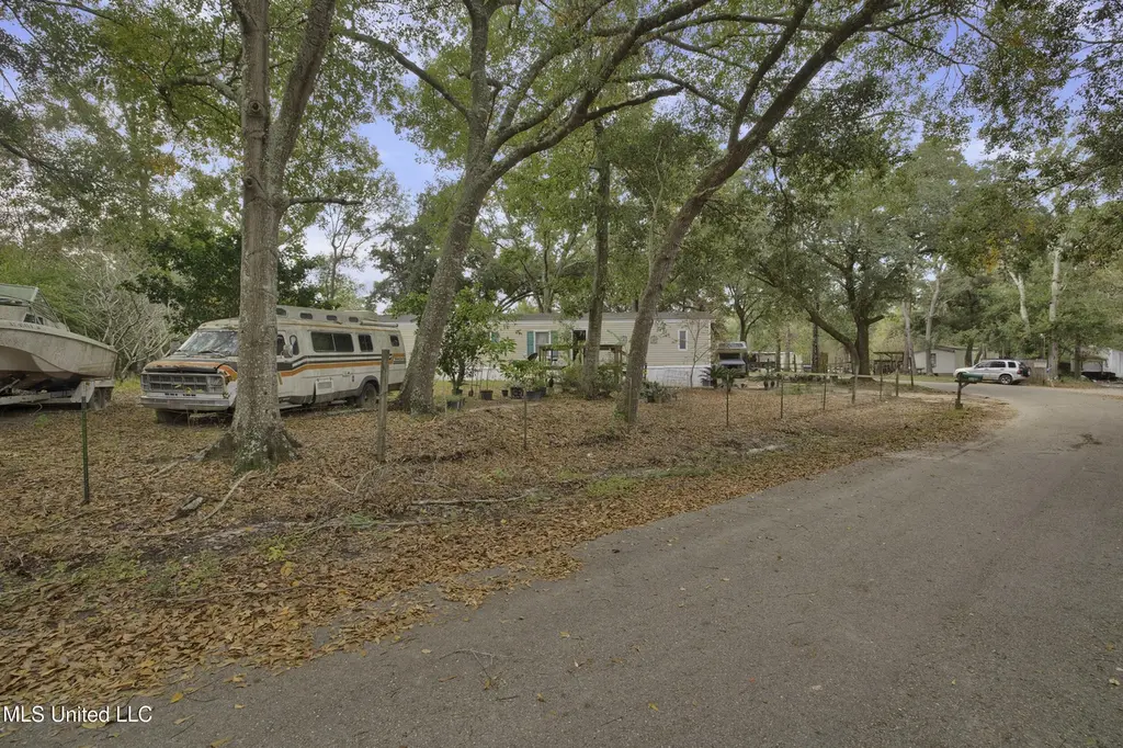 22155 Bayou Portage St