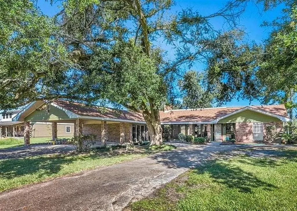2212 Bon Vie Dr