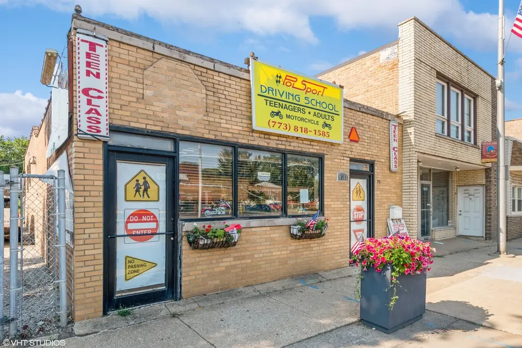 9011 Grand Ave