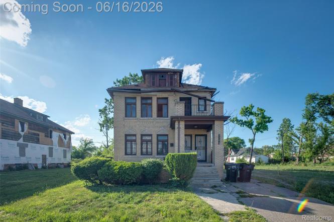 2488 W Buena Vista St