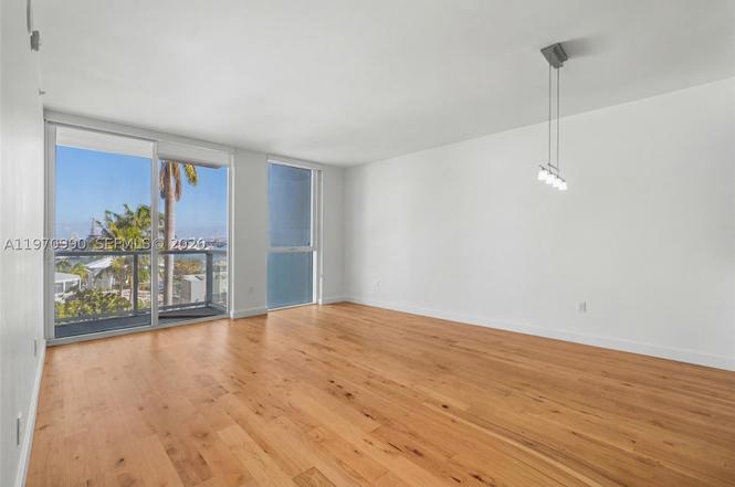 253 NE 2nd St #1007