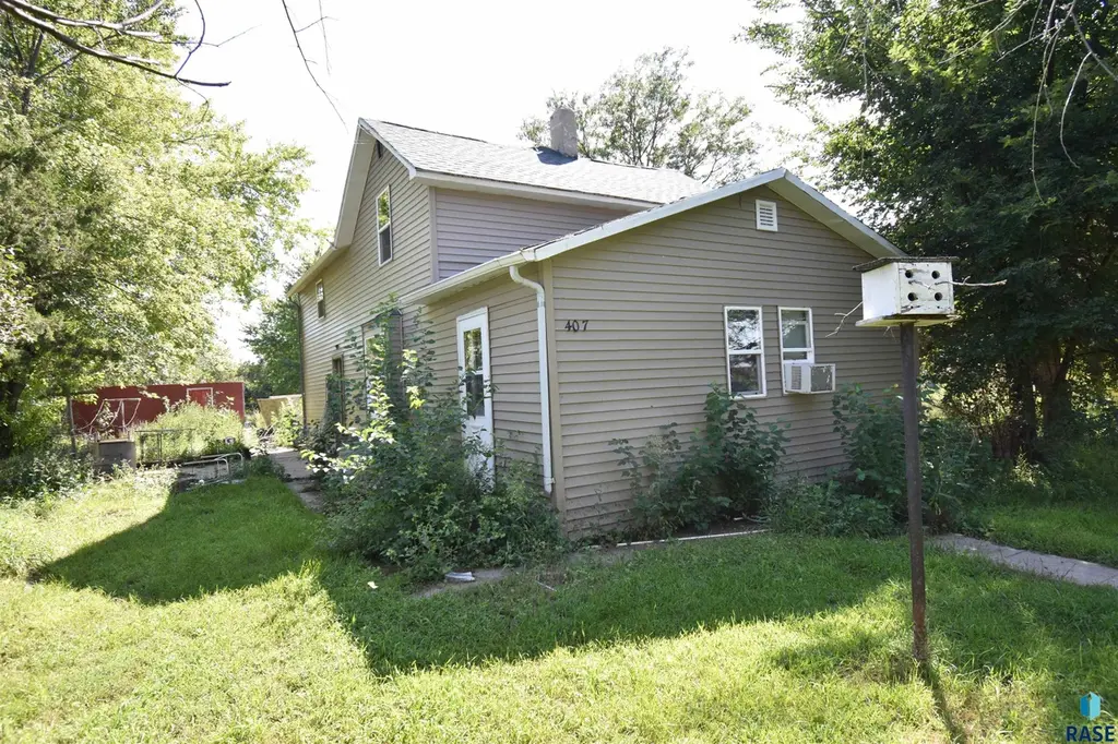407 W Main St St