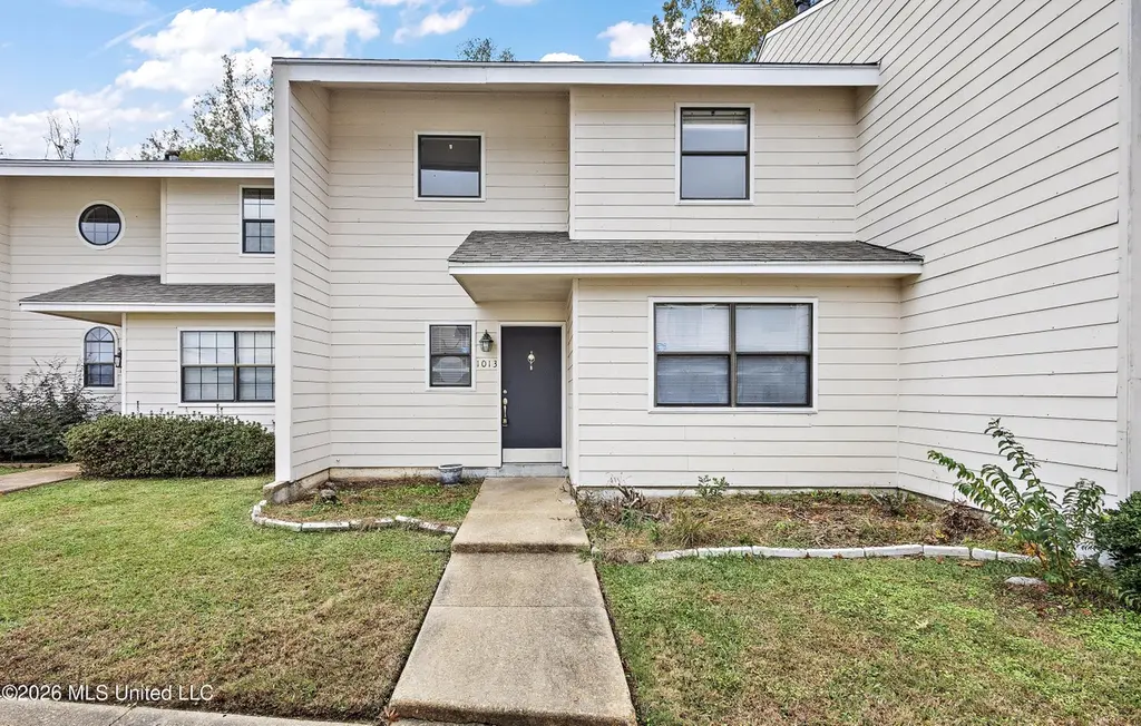 1013 Windrose Dr