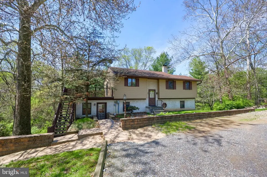 242 Skyview Ln
