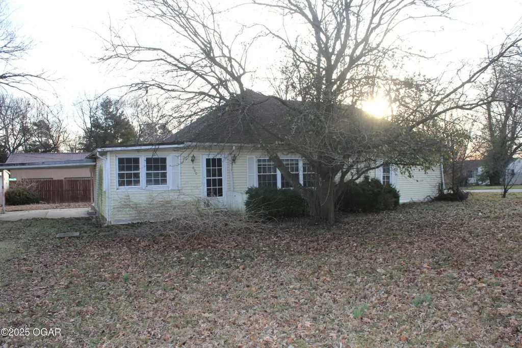 600 Linzee Blvd