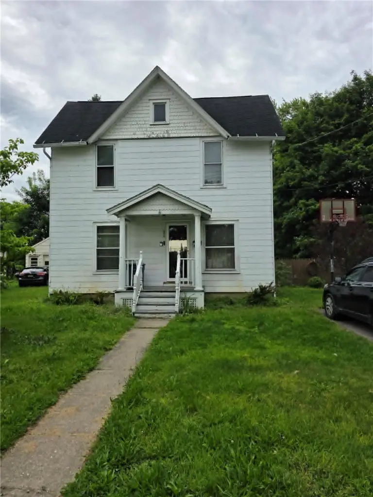 606 Falck St