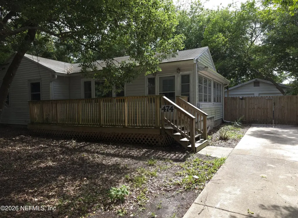 474 Laurina St