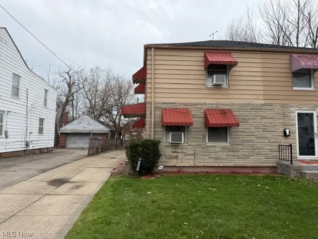 1464 E 250th St Unit E