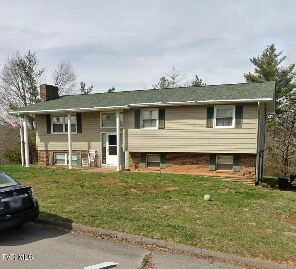 1028 Cedar Hills Dr