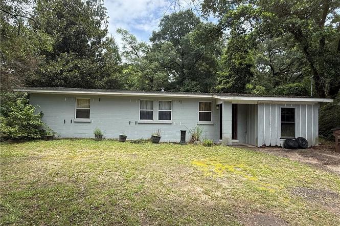2213 Vivian Dr