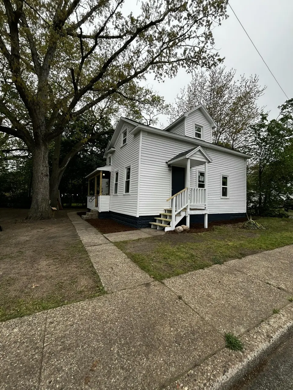 1135 Holt St