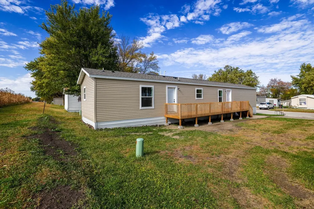 378 Hillcrest Cir