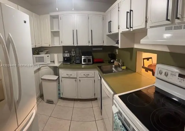 8260 SW 24th St
