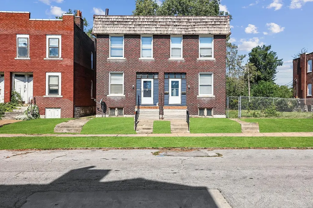 3125 Clay Ave